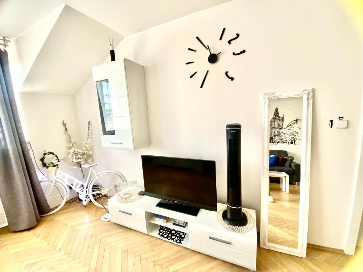 Fantastic Apartment In The City Center Prag Exterior foto